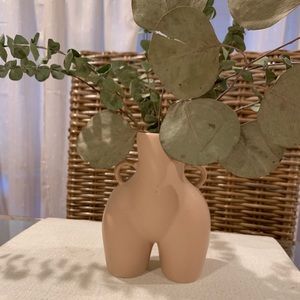 Nude vase